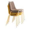 Stapelstoelen 5 hoog.