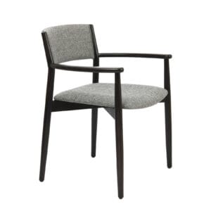 Veilige stapelstoel met hout voor de horeca