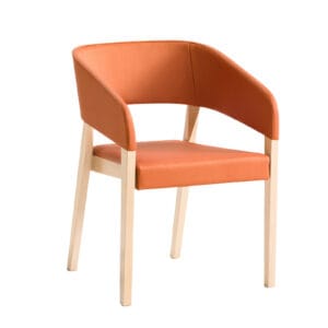 Stapelbare stoel met hout en oranje rugleuning