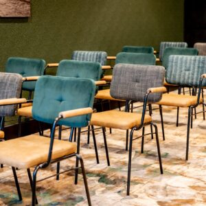 Stapelbare banquetingstoel met verschillende stoffering